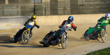 Zawody żużlowe - emocje i prędkość